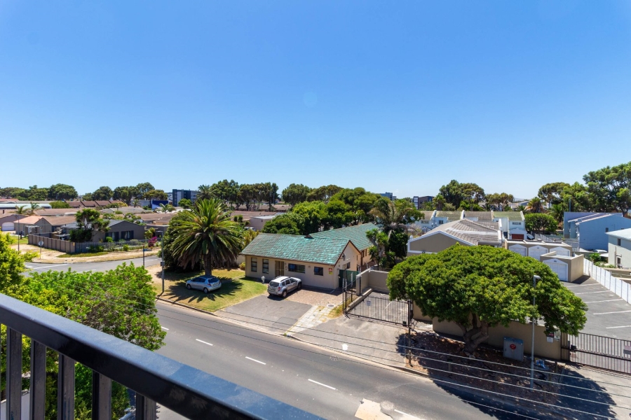 1 Bedroom Property for Sale in Table View Western Cape